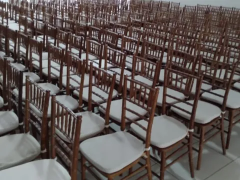 CADEIRA TIFFANY - ASSENTO BEGE - MADEIRA - IMBUIA - 3 - ST Mob - Locações de mobiliário para eventos