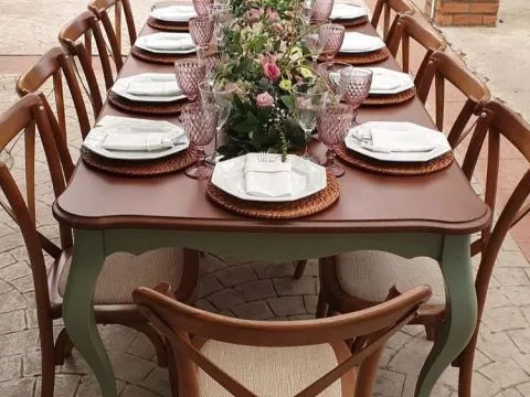 MESA RAVENNA - TAMPO MADEIRA IMBUIA - BASE LACA VERDE CLARO - 2 - ST Mob - Locações de mobiliário para eventos