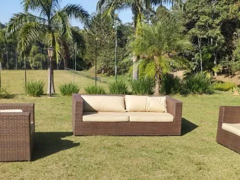 SOFÁ FLÓRIDA - FIBRA SINTÉTICA TABACO - 4 ALMOFADAS BEGE - 1 - ST Mob - Locações de mobiliário para eventos