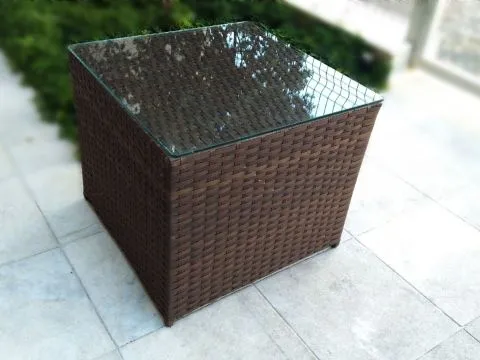 MESA FLÓRIDA - LATERAL - FIBRA SINTÉTICA TABACO - TAMPO VIDRO - 2 - ST Mob - Locações de mobiliário para eventos