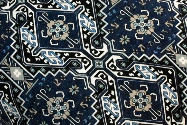 ALMOFADA - TRAPANI - AZUL ESCURO - PRETO - OFF ST Mob - Locações de mobiliário para eventos