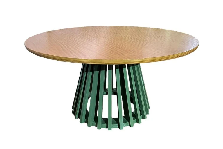 MESA ASTI - CENTRO - TAMPO MADEIRA MEL - BASE LACA VERDE ESCURO ST Mob - Locações de mobiliário para eventos