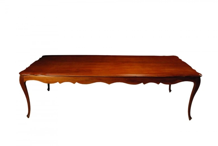 MESA MEDALHÃO - 2,8 m - MADEIRA - IMBUIA ST Mob - Locações de mobiliário para eventos