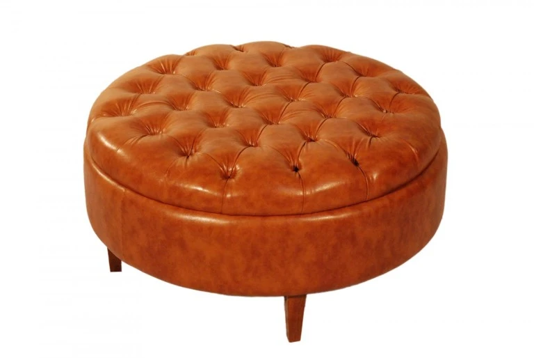 PUFF VICENZA - CAPITONÊ - COURVIN COURO OCRE ST Mob - Locações de mobiliário para eventos