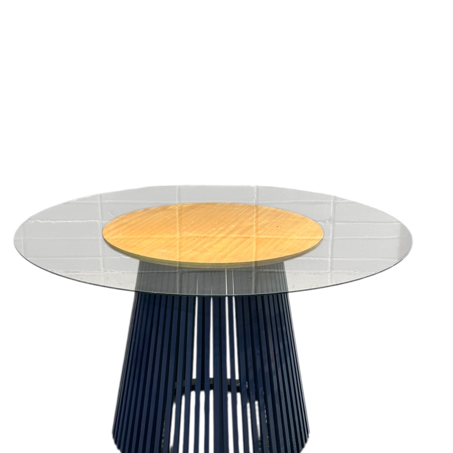 MESA ASTI - 1,40Ø - BASE LACA AZUL - TAMPO VIDRO ST Mob - Locações de mobiliário para eventos