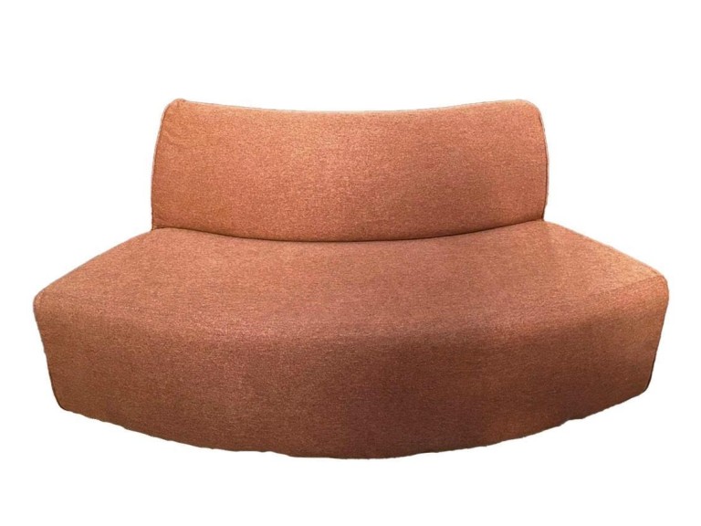 SOFÁ ALTAMURA - CURVO ABERTO - MODULAR - 1,70 - LINHO CONHAQUE ST Mob - Locações de mobiliário para eventos