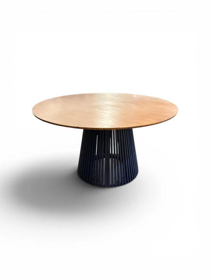 MESA ASTI - 1,60 Ø - TAMPO MADEIRA IMBUIA - BASE LACA AZUL ESCURO ST Mob - Locações de mobiliário para eventos