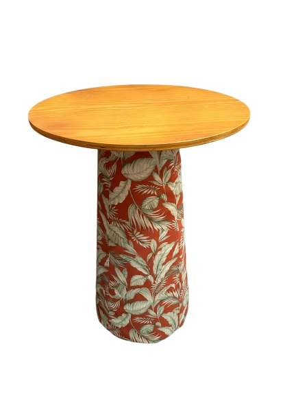 MESA ASTI - BISTRO ALTA - BASE FLORAL TERRACOTA - TAMPO MADEIRA ST Mob - Locações de mobiliário para eventos