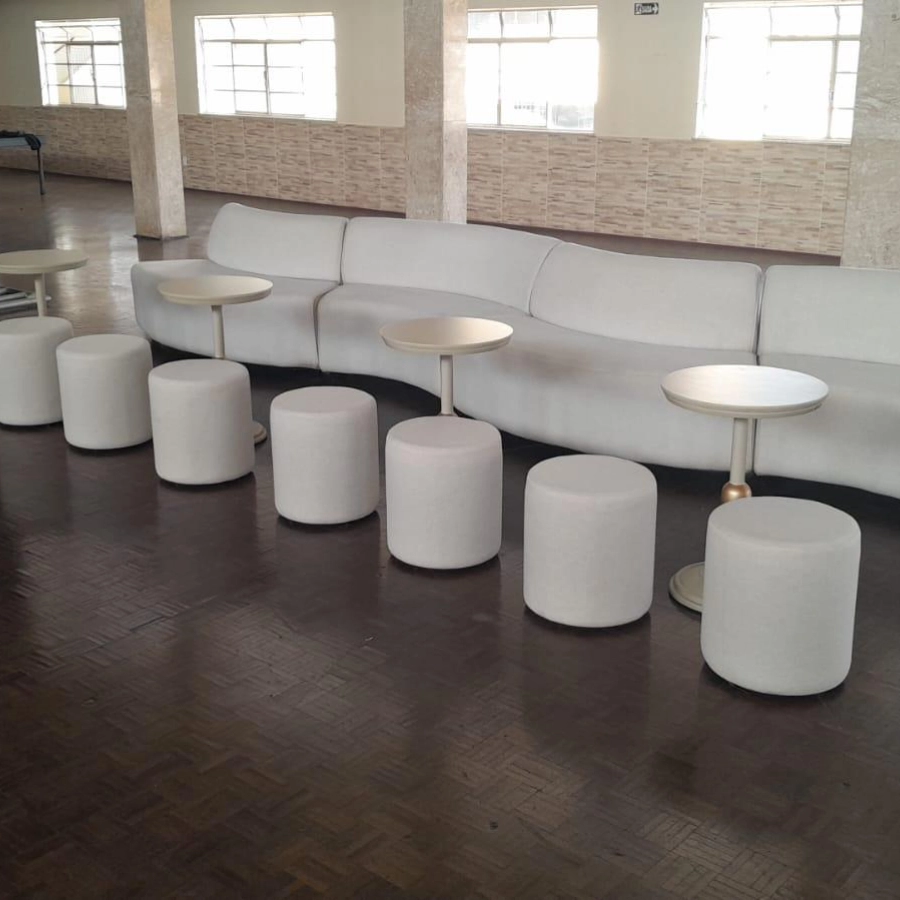 MESA CAGLIARI - BISTRO BAIXA  - MADEIRA - LACA CRU - DET. DOURADO ST Mob - Locações de mobiliário para eventos