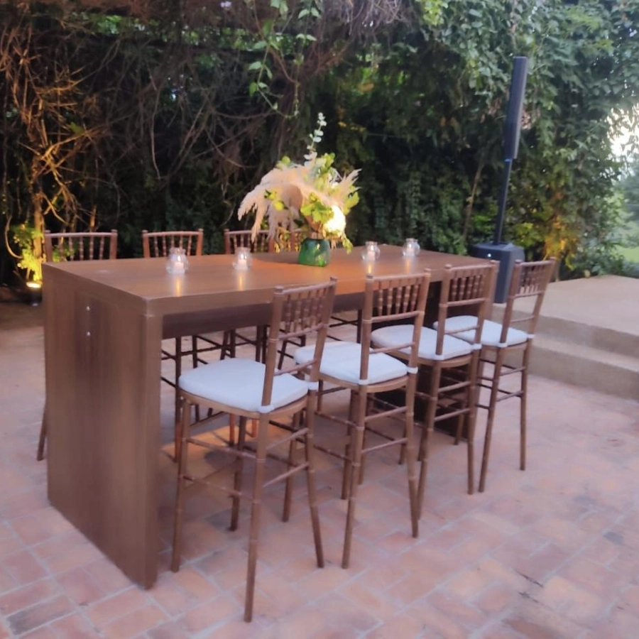 MESA POMEZIA -  BISTRO ALTA COMUNITÁRIA - MADEIRA - IMBUIA ST Mob - Locações de mobiliário para eventos