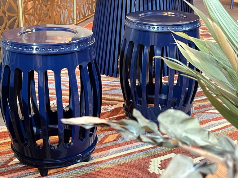 GARDEN SEAT - MADEIRA - LACA AZUL ESCURO ST Mob - Locações de mobiliário para eventos