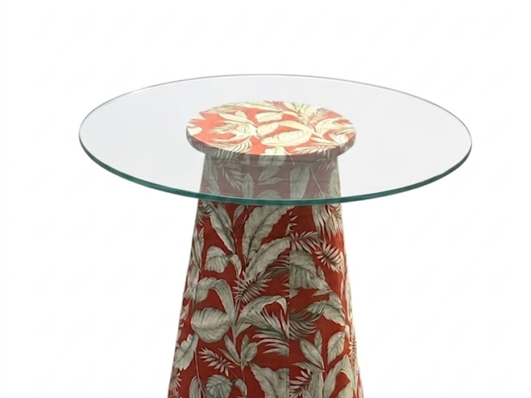 MESA ASTI - BISTRO BAIXA - BASE FLORAL TERRACOTA - TAMPO VIDRO ST Mob - Locações de mobiliário para eventos