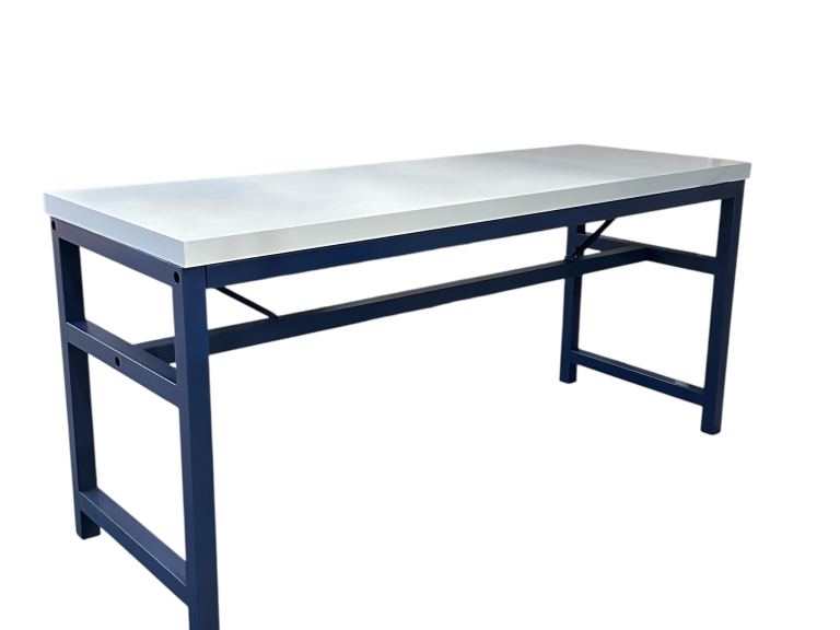 MESA LUGO - BISTRO COMUNITÁRIA ALTA - BASE FERRO AZUL ESCURO - TAMPO AZUL CLARO ST Mob - Locações de mobiliário para eventos