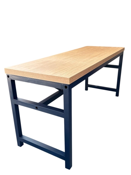 MESA LUGO - BISTRO COMUNITÁRIA ALTA - BASE FERRO AZUL ESCURO - TAMPO FRESNO ST Mob - Locações de mobiliário para eventos