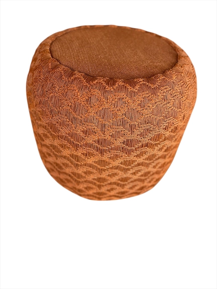 PUFF PORTICCI - TRAMAS FEITAS A MÃO - TERRACOTA ST Mob - Locações de mobiliário para eventos