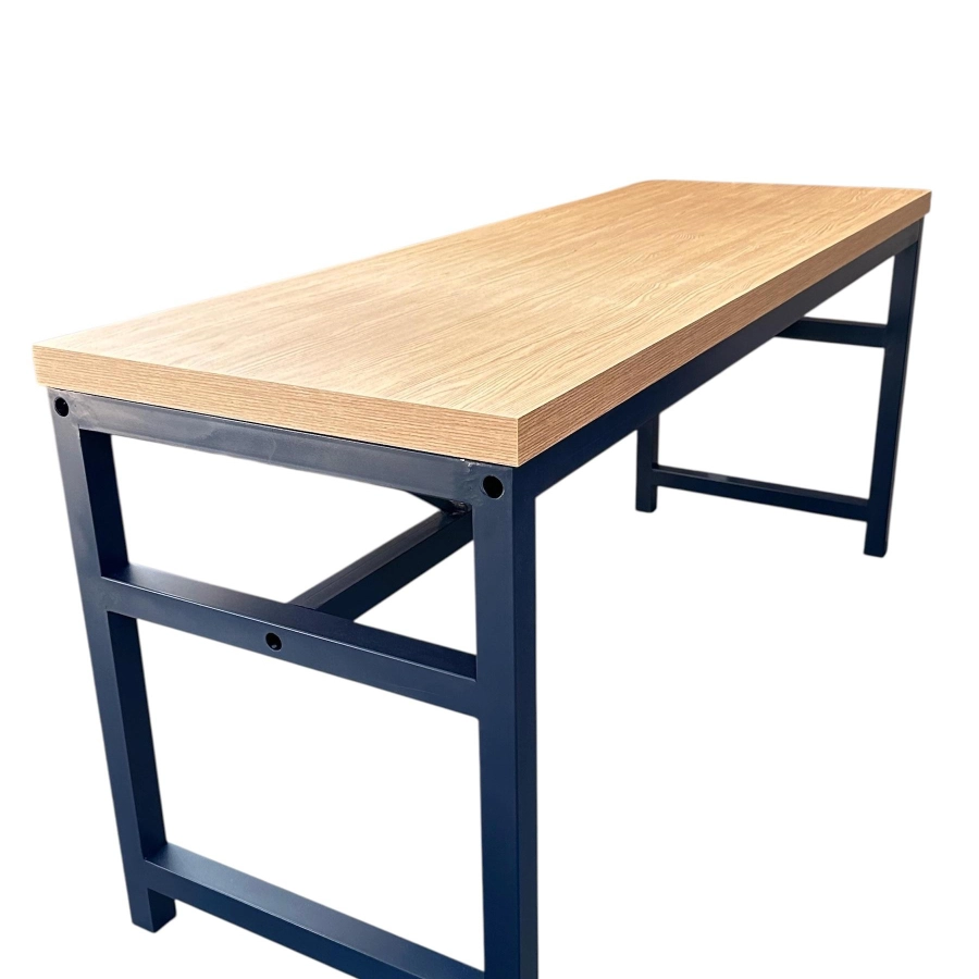 MESA LUGO - BISTRO COMUNITÁRIA ALTA - BASE FERRO AZUL ESCURO - TAMPO FRESNO ST Mob - Locações de mobiliário para eventos