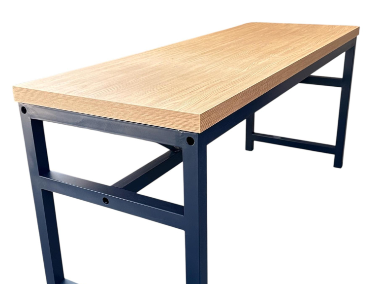 MESA LUGO - BISTRO COMUNITÁRIA ALTA - BASE FERRO AZUL ESCURO - TAMPO FRESNO ST Mob - Locações de mobiliário para eventos