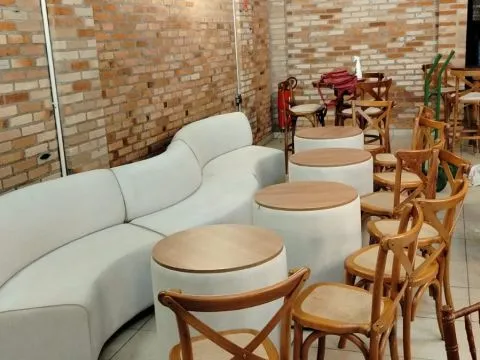 MESA BÉRGAMO - BISTRO BAIXA - LINHÃO CRU - 1 - ST Mob - Locações de mobiliário para eventos