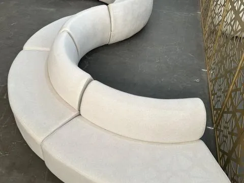 SOFÁ ALTAMURA - CURVO ABERTO - MODULAR - 1,70 - LINHÃO CRU - 6 - ST Mob - Locações de mobiliário para eventos