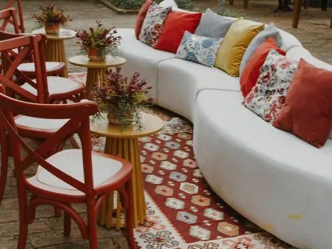 SOFÁ  ALTAMURA - CURVO FECHADO - MODULAR - 1,70 - LINHÃO CRU - 8 - ST Mob - Locações de mobiliário para eventos
