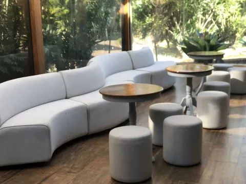 SOFÁ  ALTAMURA - CURVO FECHADO - MODULAR - 1,70 - LINHÃO CRU - 7 - ST Mob - Locações de mobiliário para eventos