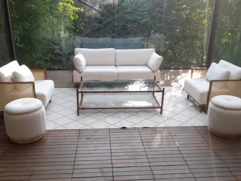 POLTRONA SALUZZO -  MADEIRA IMBUIA - ESTOFADO CRU - LATERAL COM DETALHE EM PALHA NATURAL - 4 - ST Mob - Locações de mobiliário para eventos