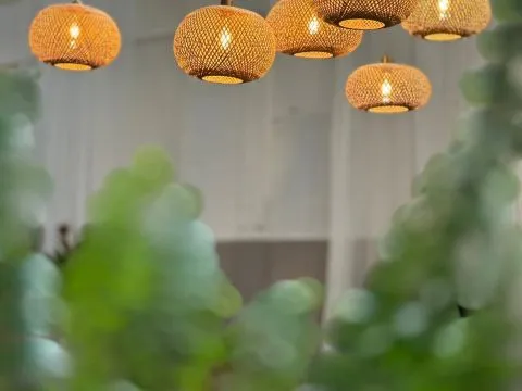 LUMINÁRIA - BRESSO - M - FIBRA DE BAMBU - 1 LÂMPADA BIVOLT - 3 - ST Mob - Locações de mobiliário para eventos