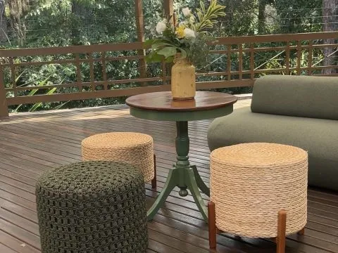 MESA MIRANO - BISTRO BAIXA - TAMPO IMBUIA - BASE LACA VERDE ESCURO - 3 - ST Mob - Locações de mobiliário para eventos
