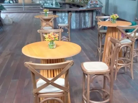 BANQUETA BISTRO PARIS - MADEIRA - IMBUIA - 2 - ST Mob - Locações de mobiliário para eventos