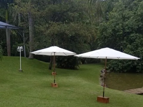 OMBRELONE - CRU - COM BASE EM MADEIRA - 2 - ST Mob - Locações de mobiliário para eventos