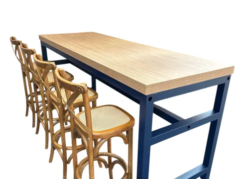 MESA LUGO - BISTRO COMUNITÁRIA ALTA - BASE FERRO AZUL - TAMPO FRESNO - 2 - ST Mob - Locações de mobiliário para eventos