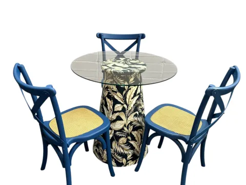 MESA ASTI - BISTRO BAIXA - BASE FLORAL AZUL - TAMPO VIDRO - 2 - ST Mob - Locações de mobiliário para eventos