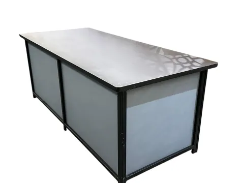 BALCAO ARZANO - BASE FERRO PRETA - LATERAL AZUL - TAMPO PRETO - 1 - ST Mob - Locações de mobiliário para eventos
