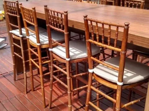 BANQUETA BISTRO TIFFANY - COM ASSENTO BEGE - MADEIRA - IMBUIA - 13 - ST Mob - Locações de mobiliário para eventos
